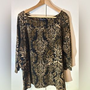 Printed plus size shirt.